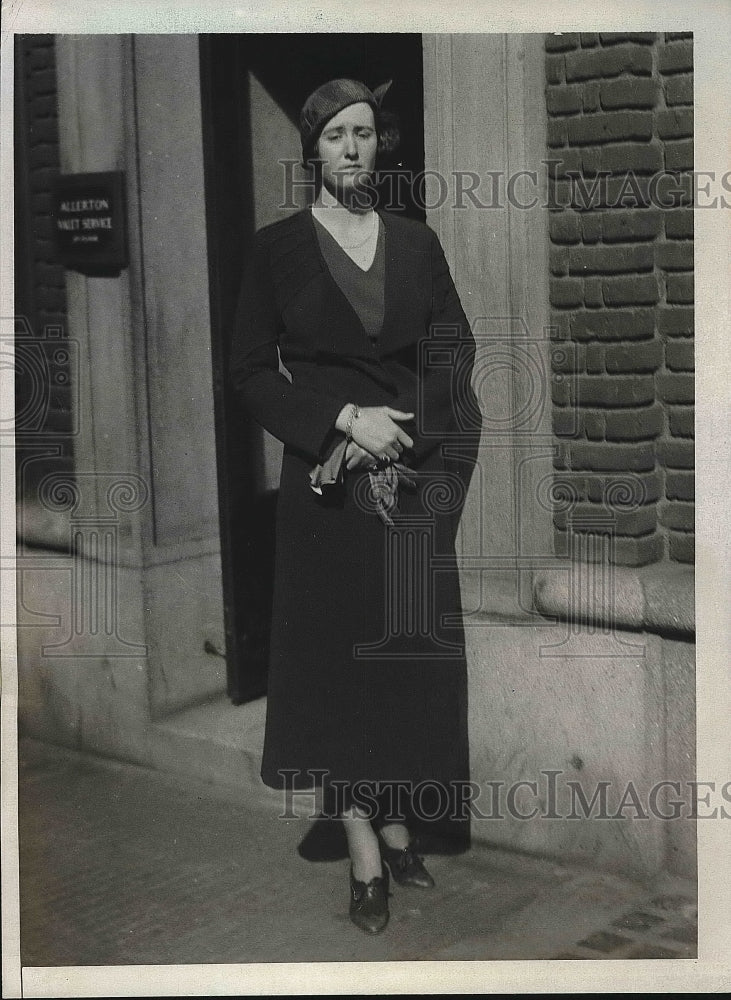 1932 Frances Lannon raising money for hospital fund in New York - Historic Images