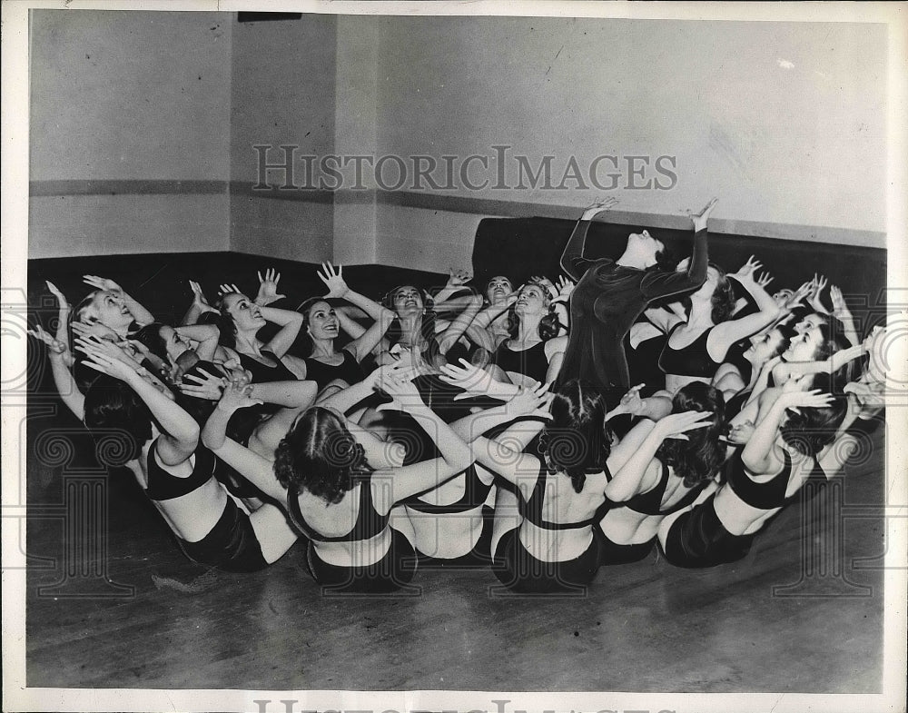 1937 Sara Mildred Strauss Dancers of UCLA Rehearse  - Historic Images