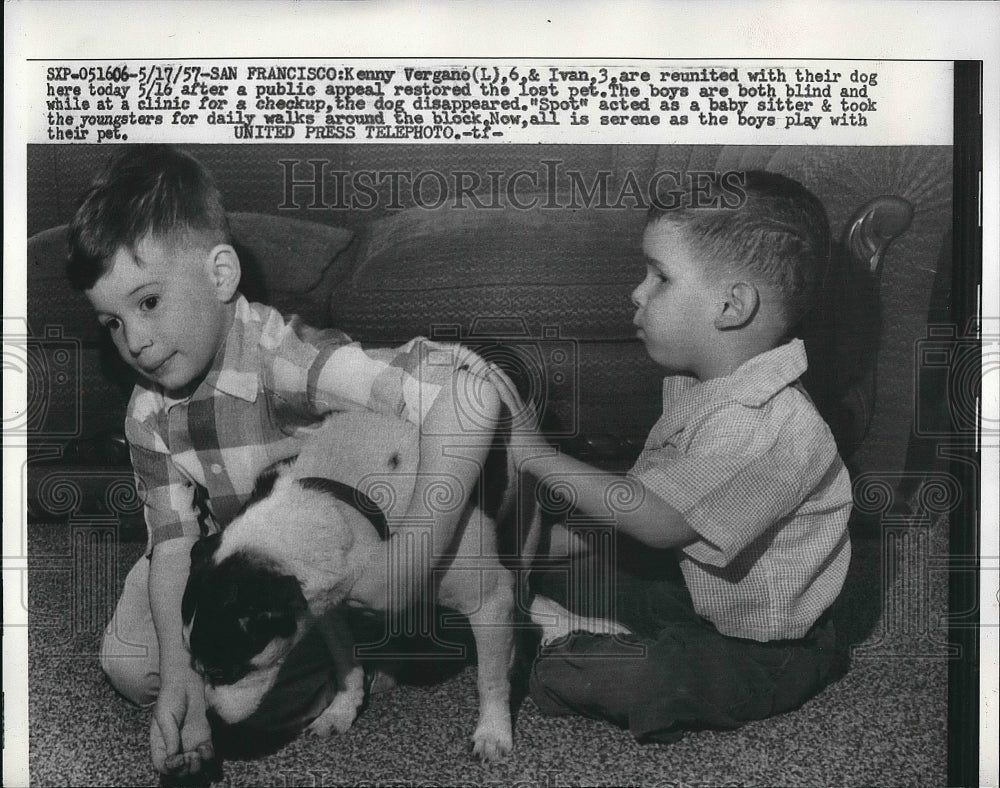 1957 Press Photo Blind Boys Kenny Vergano & Ivan Reunit With Lost Pet "Spot" - Historic Images