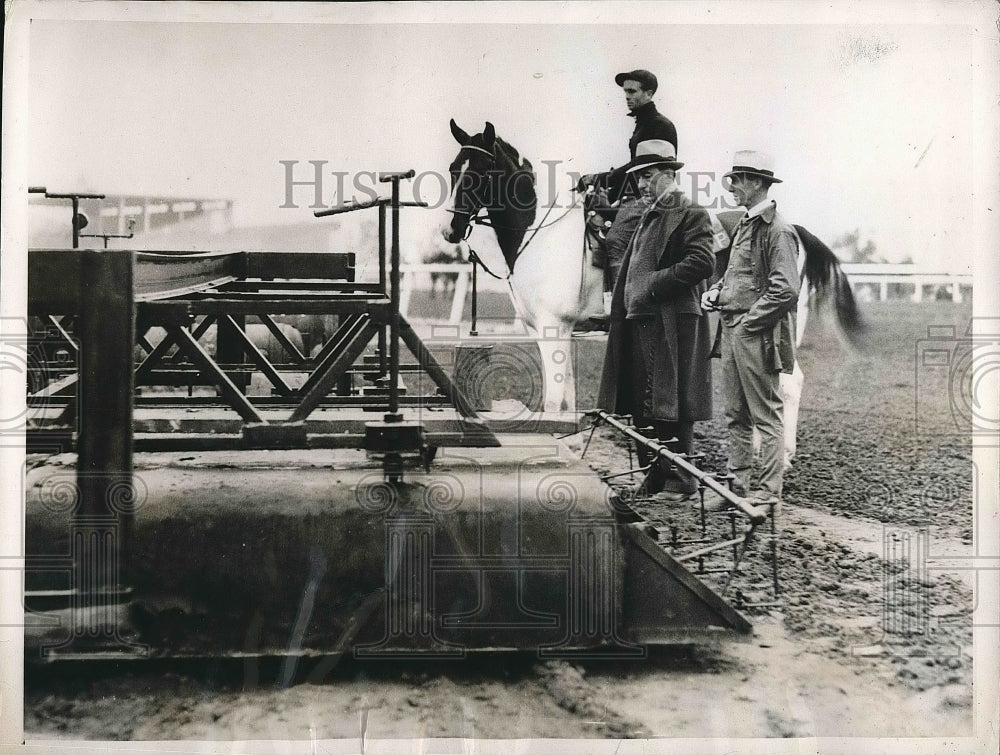 1937 Press Photo Machine doing away a mud track tired out at Santa Anita Park. - Historic Images