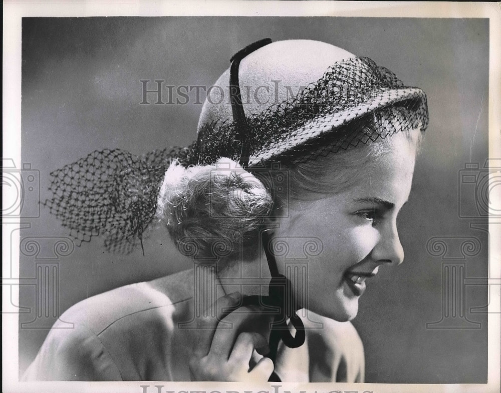 1949 Press Photo Model showing off new felt hat - nea78501 - Historic Images