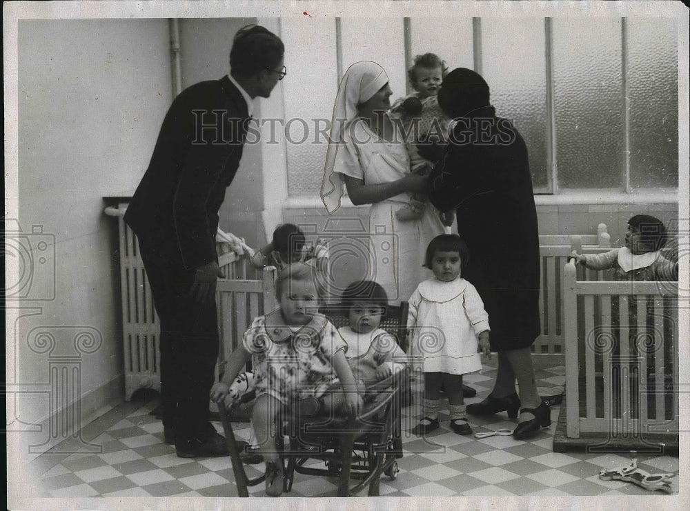 1928 Press Photo A group of children in the hospital - nea78513 - Historic Images