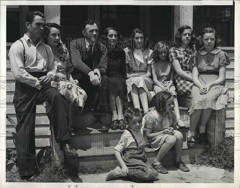 1939 William Lofton and his wife Dorothy, John Mcneill,  - Historic Images