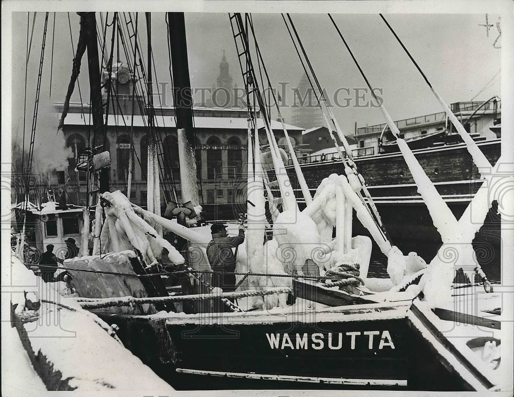 1933 Crew chopped ice from the rigging at the dock in New York City. - Historic Images