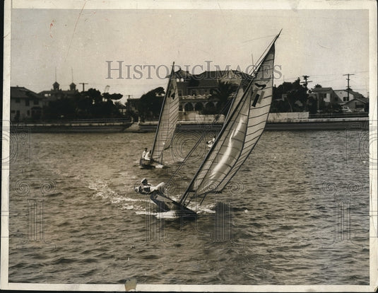 1930 Golden Arrow, piloted by Marion Himmelstein & Evelyn Sadlier - Historic Images