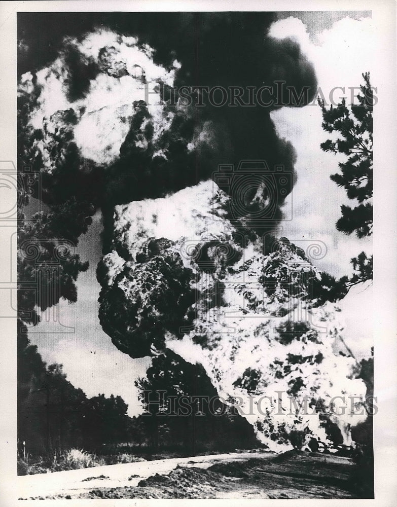 1953 Press Photo Fire, Road Grader William Laben Strikes Gas Pipeline, Houston-Historic Images