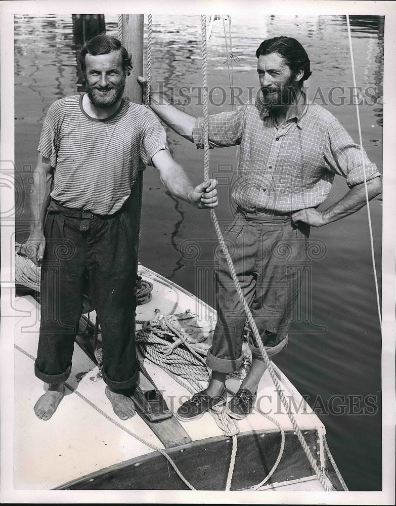 1951 Press Photo Stan Smith &amp; Charles Violet on yawl &quot;Nova Espero&quot; - nea78717 - Historic Images