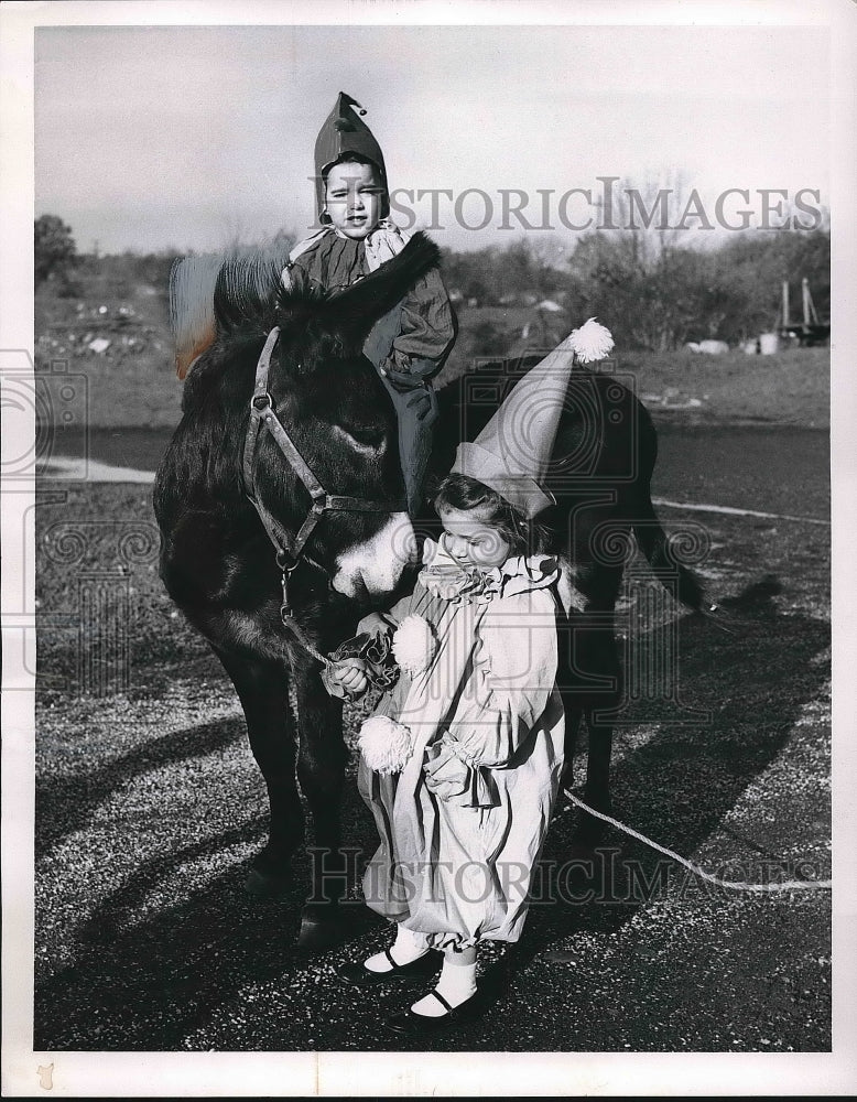1959 Press Photo Shelly Smik &amp; walt Caldwell at Madison school circus - Historic Images