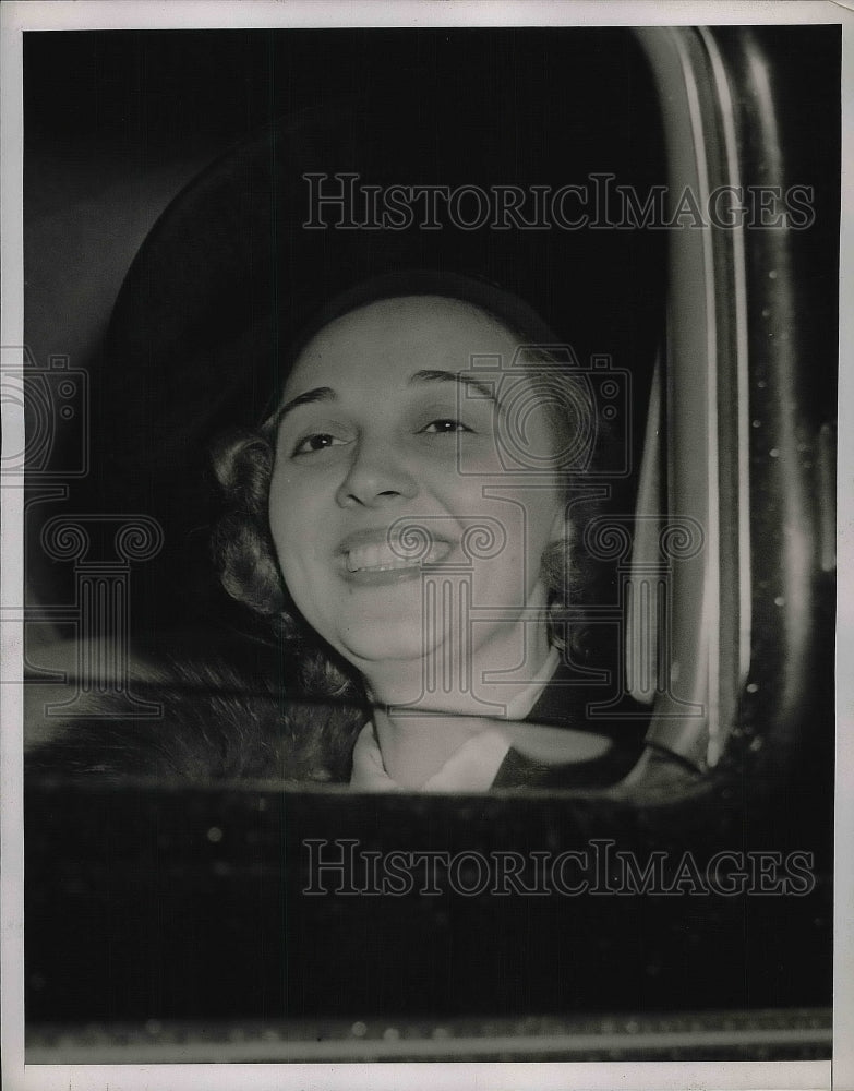 1938 Mrs. Kate Moog Busch in car leaving federal court  - Historic Images