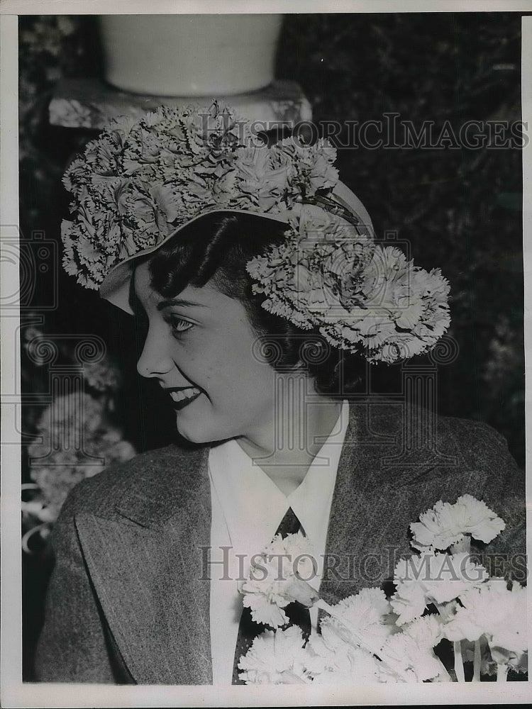 1936 Show Girl Odette Borde Modeling Flower Hat for Flower Show - Historic Images