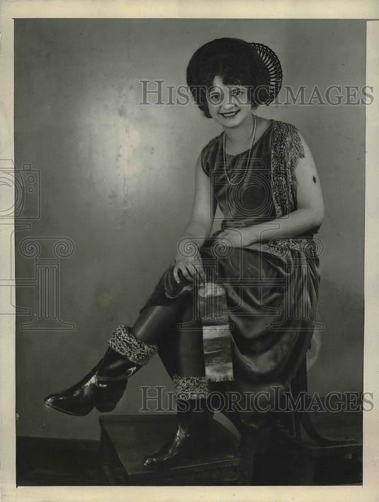 1923 Model Olive Richmond Wearing Ribbon Winter Footwear Winner - Historic Images
