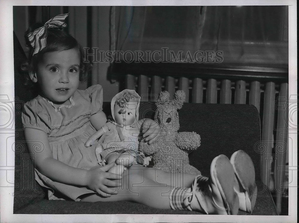 1945 Press Photo Linda Rose Lloyd at Three, Mrs. Williard Lloyd Seeks Grandma - Historic Images