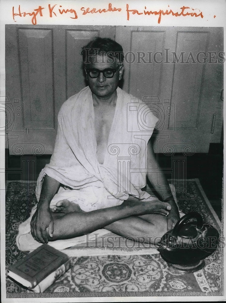 1960 Shri Swami Bhaskaranand Parammansa Parivrat at Meditation - Historic Images