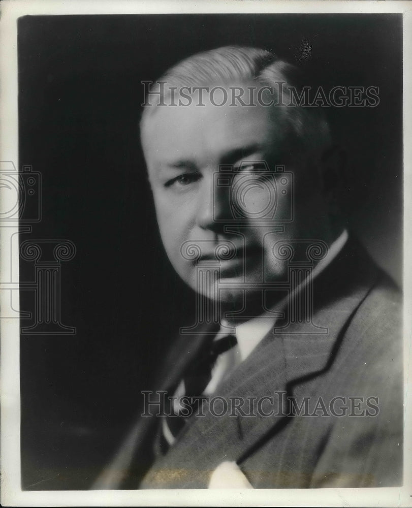 1941 Press Photo F. H. Akers, VP of Sales at Dodge Divsion of Chrysler Corp. - Historic Images