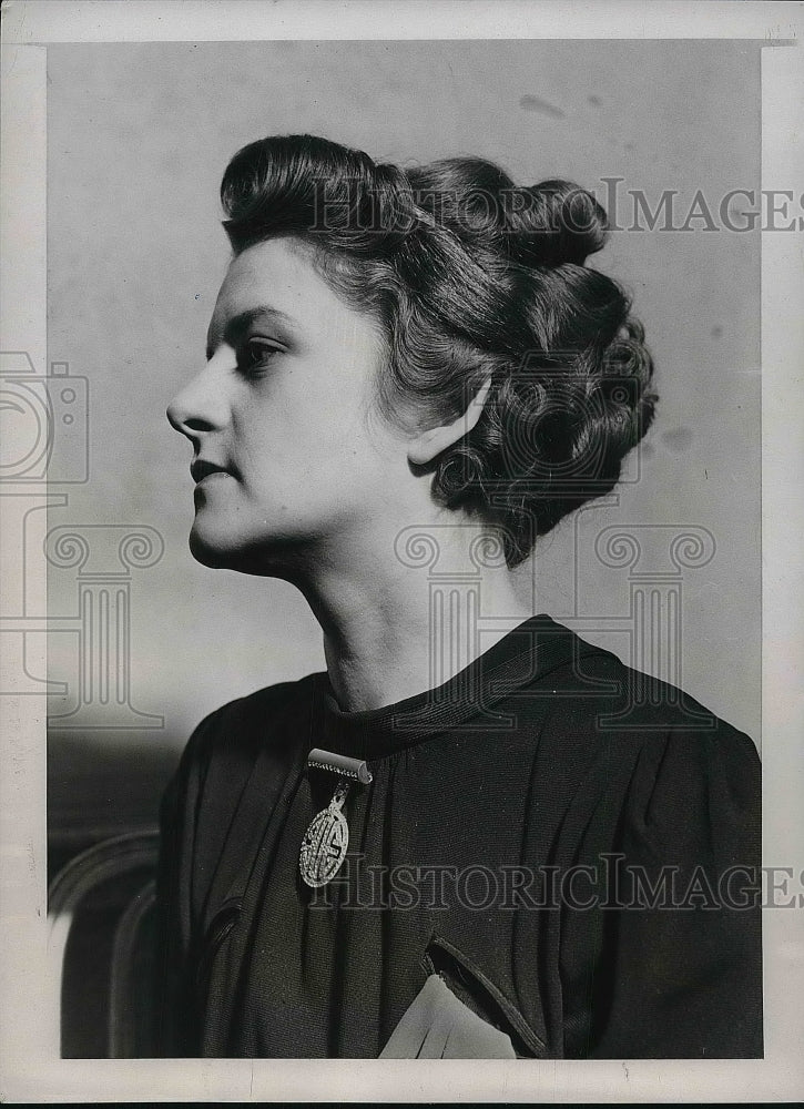 1937 Press Photo Mrs. Robert Sievers &quot;Turn of the Century&quot; Hairdress - nea79264 - Historic Images