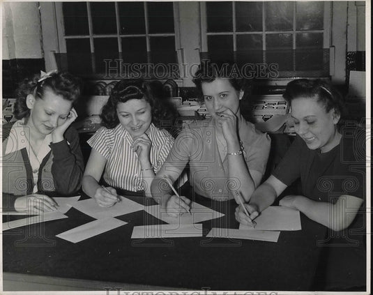 1943 Jean Wolk, Catherine Cerjan, Jenny Mauri, Irene Garvyryck - Historic Images