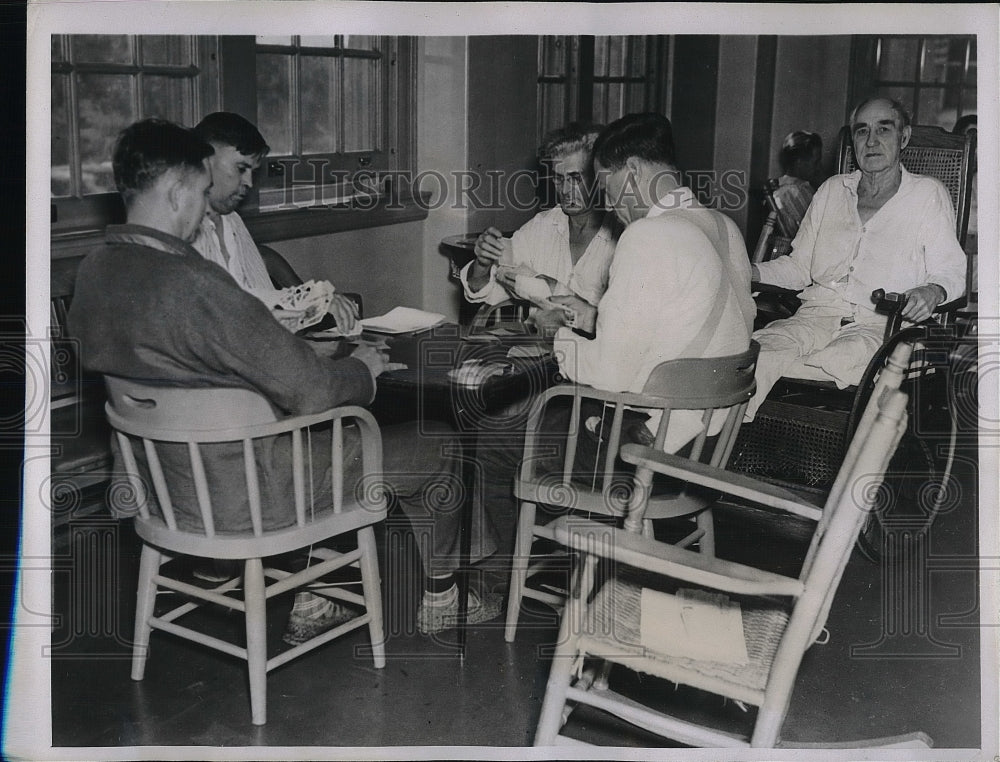 1937 Disabled vets keep busy with cards and light jobs  - Historic Images