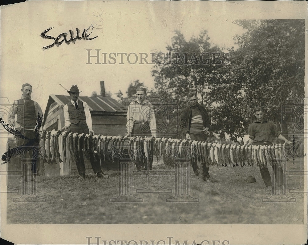 1922 Minn. fishermen &amp; their pickerel catch  - Historic Images