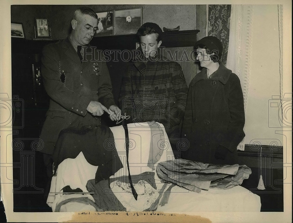 1936 Press Photo Hampton, N.H. Mrs Ida Browne &amp; police look for missing daughter - Historic Images