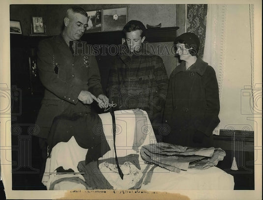 1936 Press Photo Hampton, N.H. Mrs Ida Browne & police look for missing daughter - Historic Images