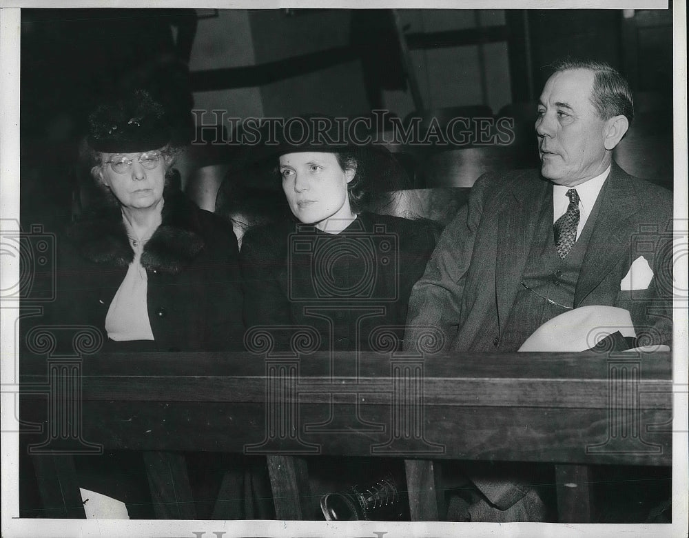 1941 Texas Oil Heiress Lillie Portanova in Custody Court Hearing - Historic Images
