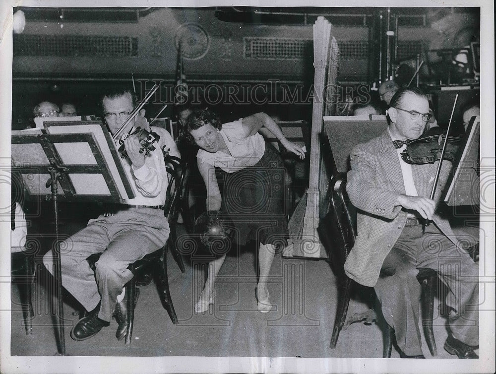 1956 Cleveland Pop Concert &amp; bowler Gladys Schaeffer  - Historic Images