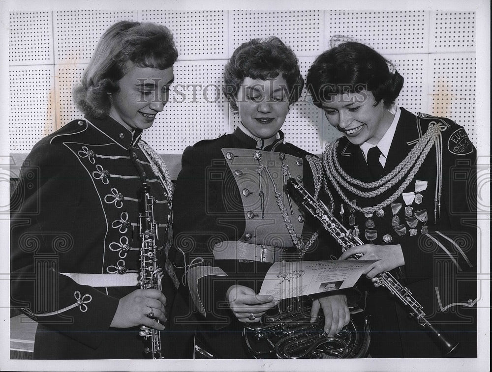 1960 Press Photo Pat Herman, Kay Hodgman, Madeline Mitchel, High School Band - Historic Images