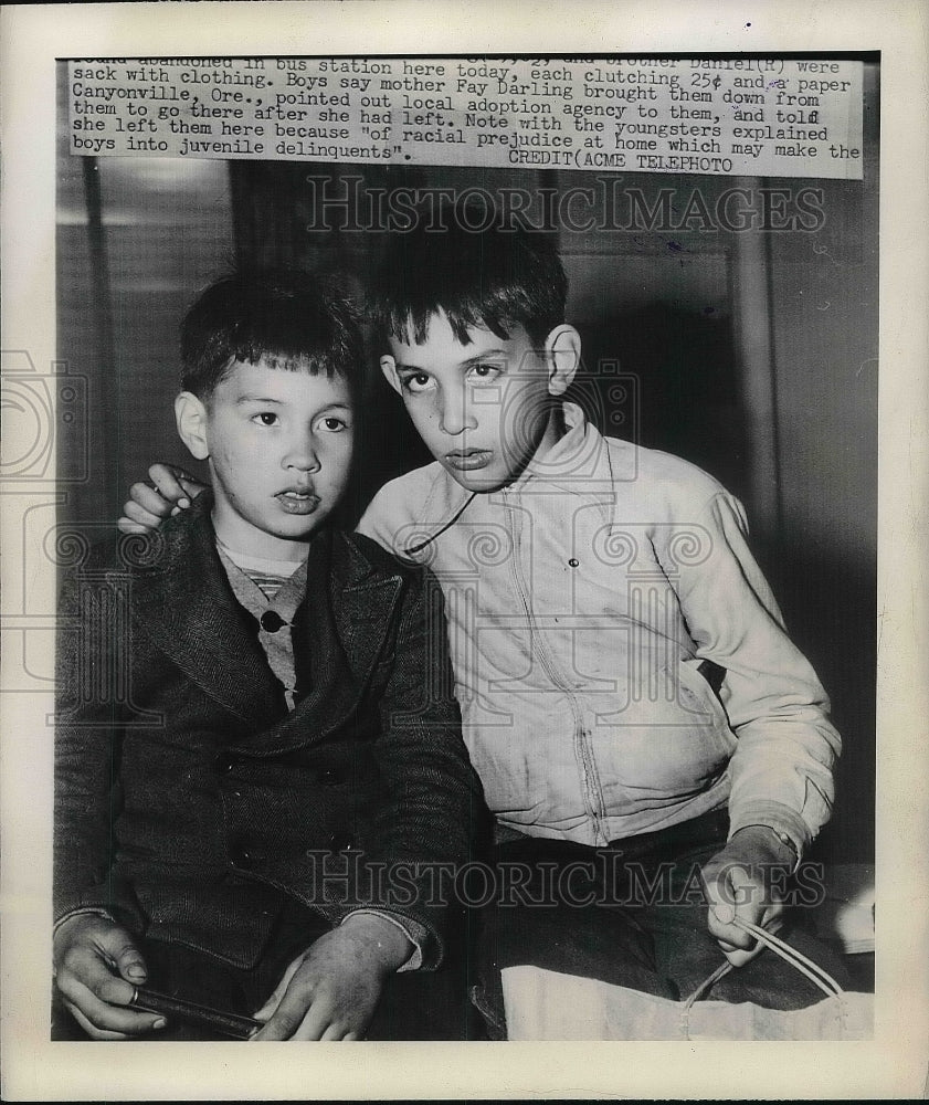 1948 Daniel Darling &amp; brother abandoned at a bus depot in Oregon - Historic Images