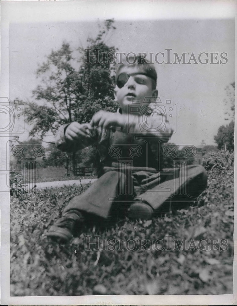 1948 Press Photo Richard Eugene Sandquist Child With Eye Cancer - nea79949 - Historic Images