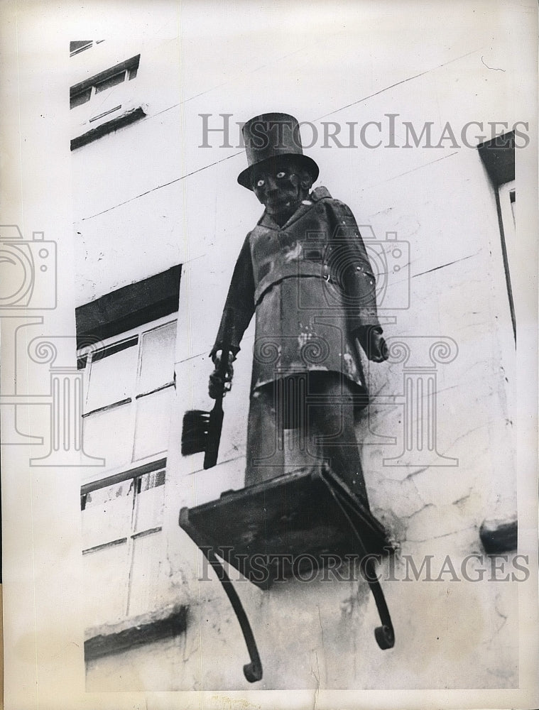 1944 Statue at F.W. Field Home, Chimney Sweep, United Kingdom - Historic Images