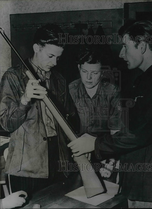 1953 Press Photo Communist Youth Organization Boys, Rifle, Humboldt University - Historic Images