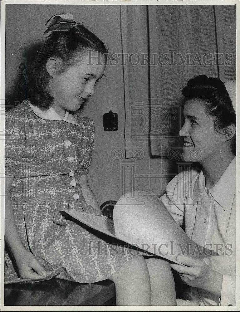1942 Press Photo Miss Marguerite Houghlott Superintendent of Clinic - nea80055 - Historic Images