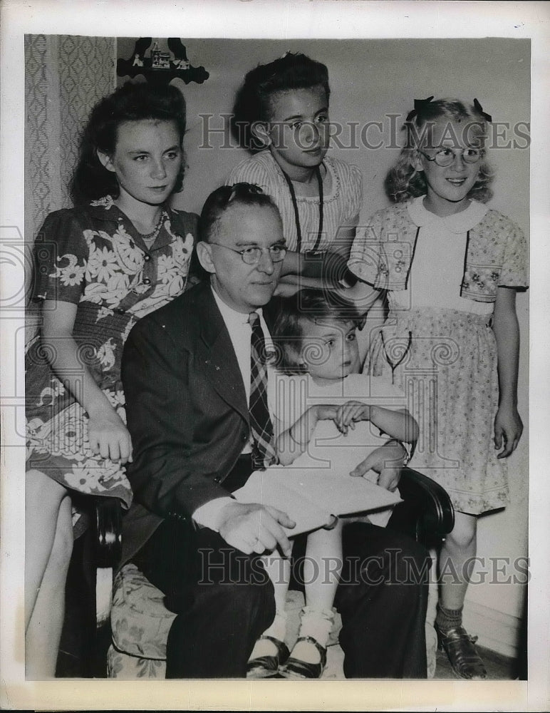 1943 Press Photo Carl J., Margaret, Jeanne, Ann, and Lois Jacobsen - Historic Images