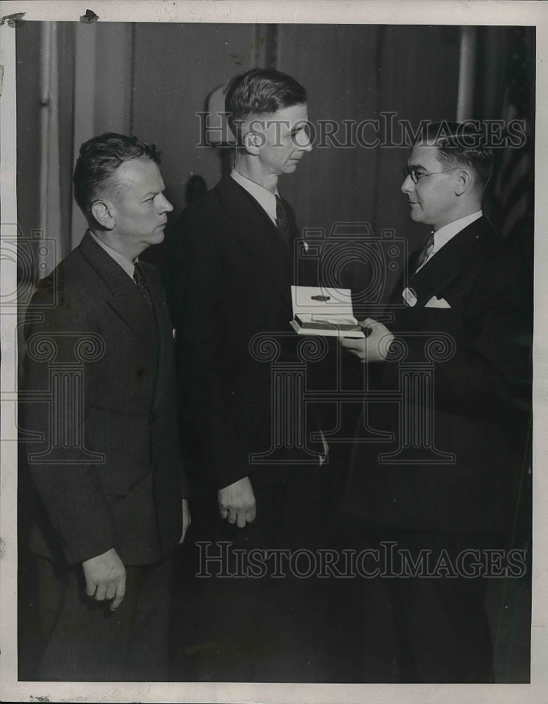 1936 Press Photo Harry Schmidt EB Johnson President Milton Holt Milk Association-Historic Images