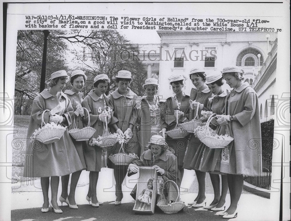 1961 The &quot;Flower Girls of Holland&quot; at White House  - Historic Images