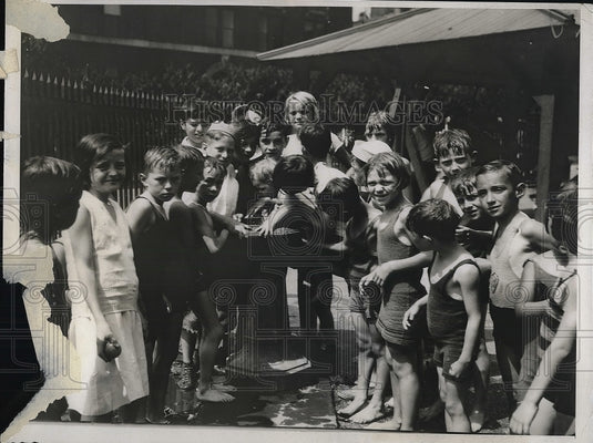 1932 Groups Water Fountain  - Historic Images