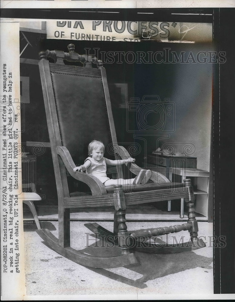 1961 Press Photo Little Girl in Big Rocking Chair at Cincinnati Feed Show - Historic Images