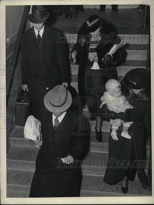 1936 Customers In A Busy Plane Terminal  - Historic Images