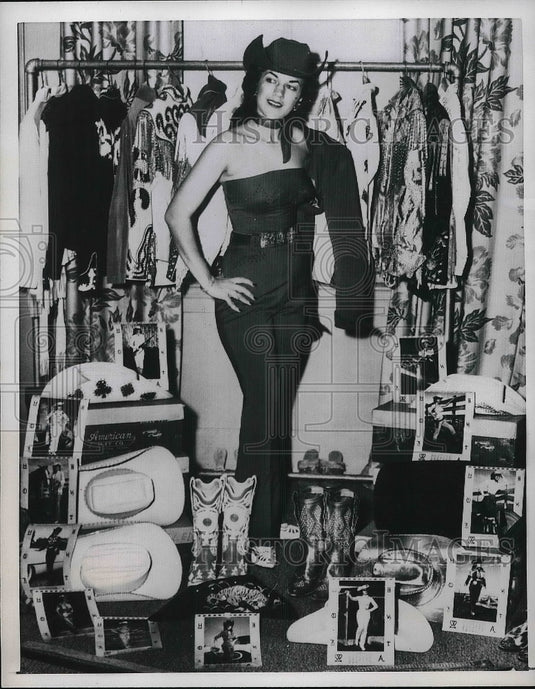 1957 Mrs. Dotty Lawrence models off - Historic Images
