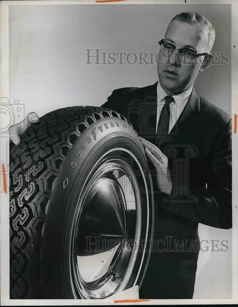 1967 Press Photo Goodyear Tire &amp; Rubber Co. Donald L Roberts - nea80534 - Historic Images