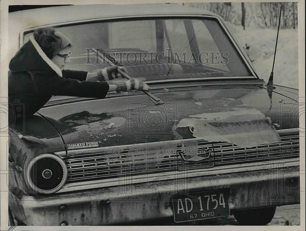 1968 Woman scraping ice off of her car  - Historic Images