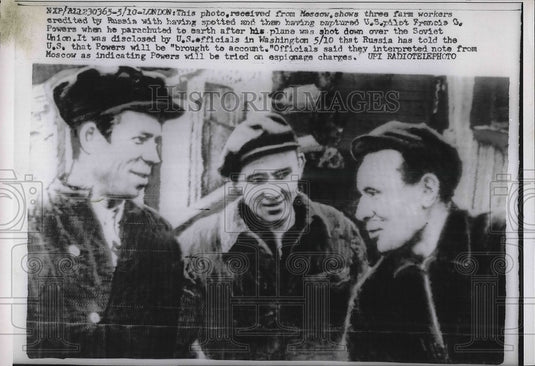 1930 Press Photo Three Farm Workers Credited By Russia With Having Spotted Pilot - Historic Images