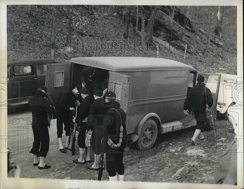 1935 Press Photo Coast Guardsmen Prepare To Search For Killer Tom Queensbury - Historic Images