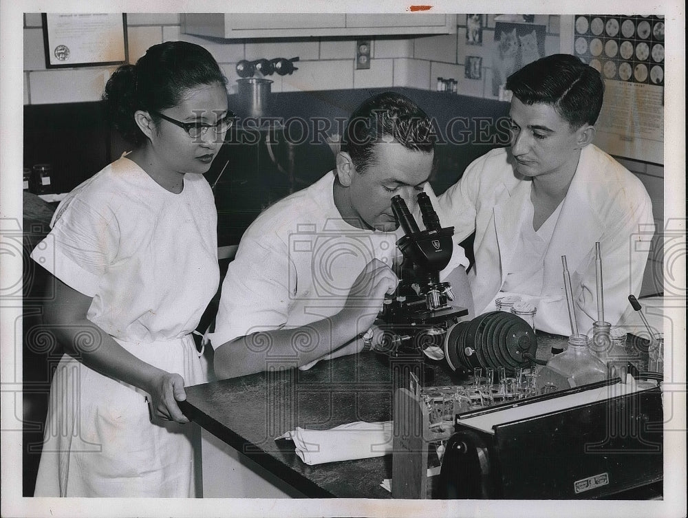 1959 Press Photo Drs Eufrocina Vosquez Herman Lowerheim &amp; Metin Ercan - Historic Images