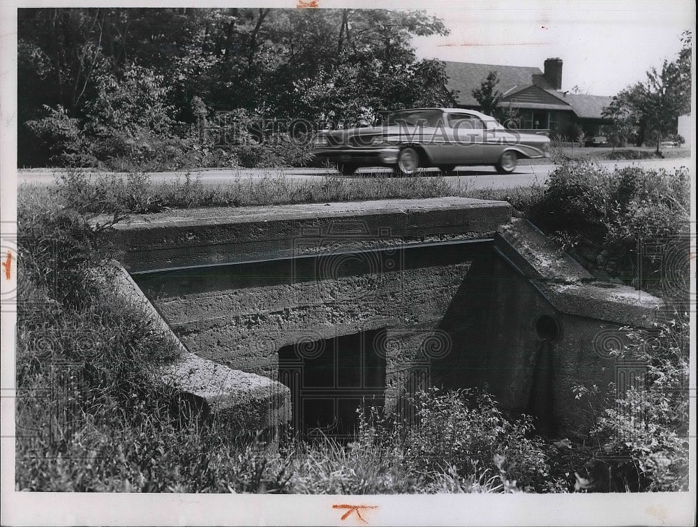 1961 Overpass On State Road In Parma Has No Guardrail  - Historic Images