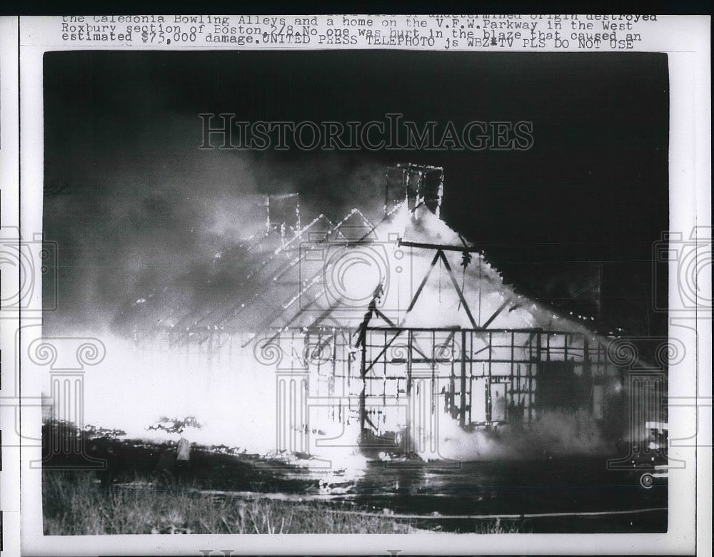 1957 Press Photo Caledonia Bowling Alley and Home Burns in Roxbury - nea80850-Historic Images