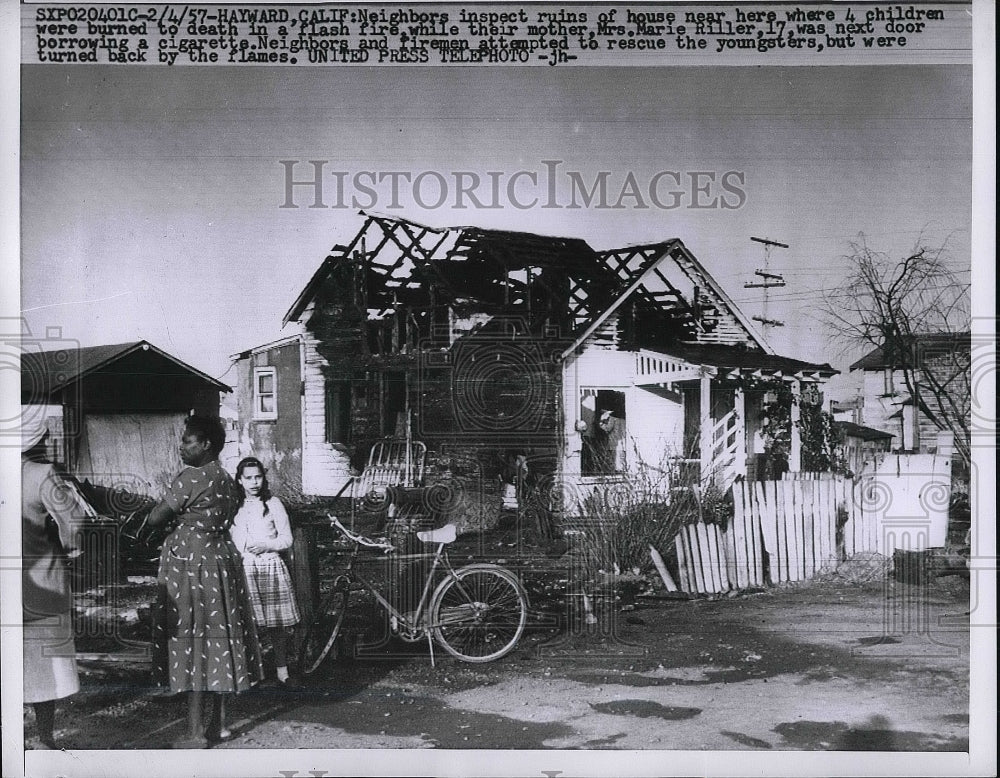 1957 Neighbors inspect a home fire when 4 children burned to death. - Historic Images