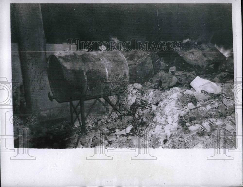 1957 Press Photo The remains of a house fire where the inhabitants escaped. - Historic Images