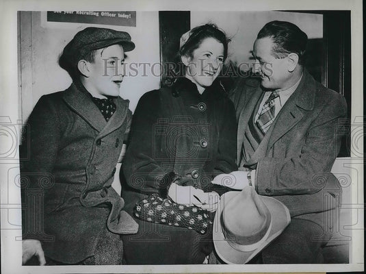 1946 Carl Loth, Arnold, and Hildegard his Children  - Historic Images