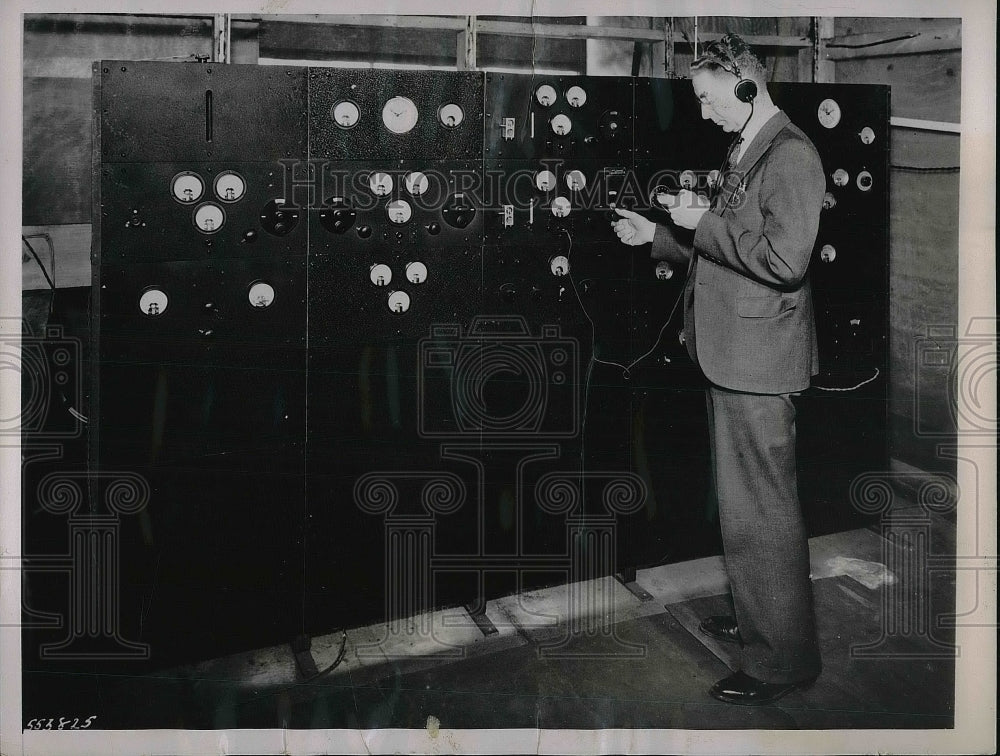 1937 Worker in General Electrics Engineering Lab  - Historic Images